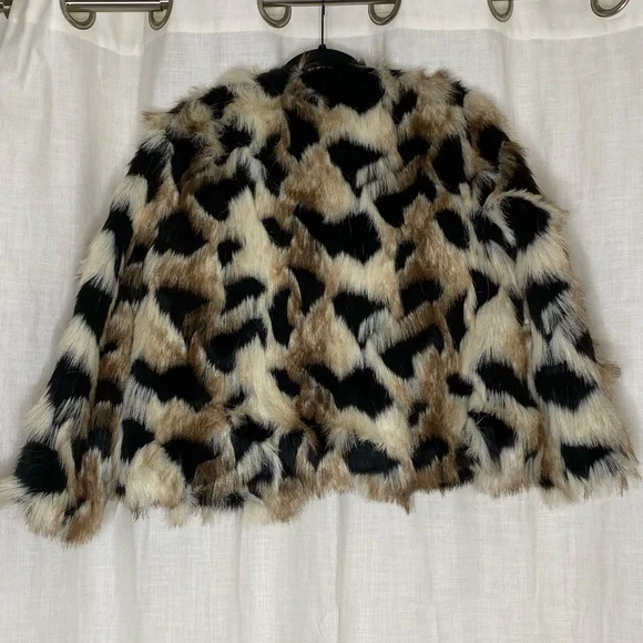 Stylish Faux Fur Jacket - Picture 3 of 3